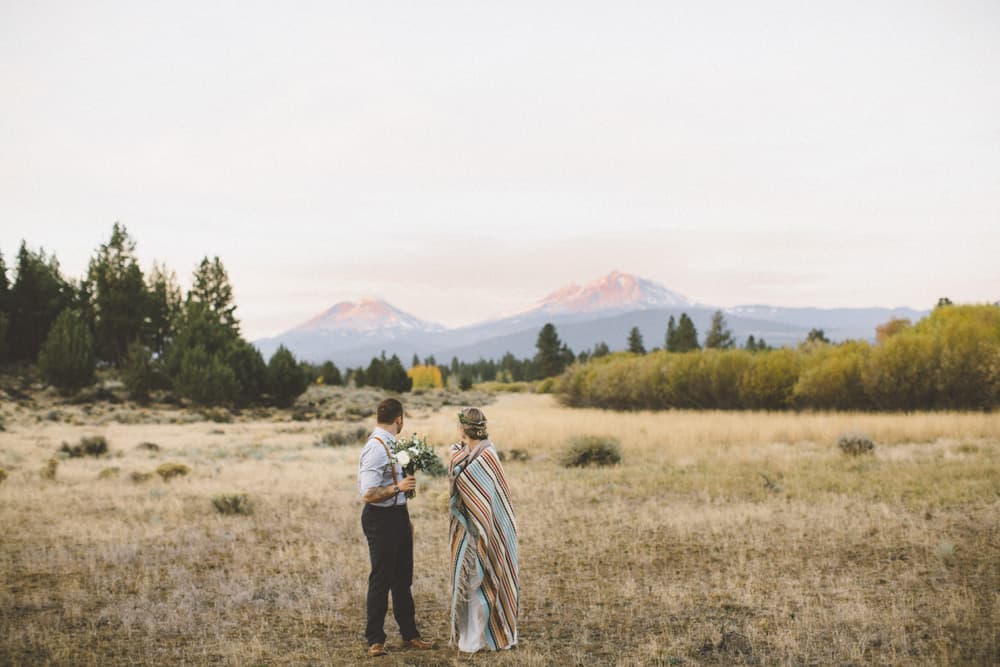 stylish mountain meadow elopement central oregon victoria carlson photography 0007