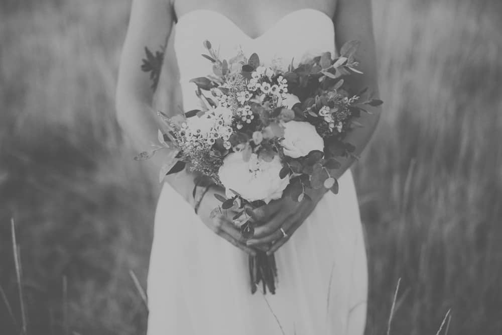 stylish mountain meadow elopement central oregon victoria carlson photography 0024