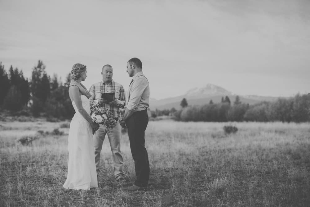 stylish mountain meadow elopement central oregon victoria carlson photography 0048