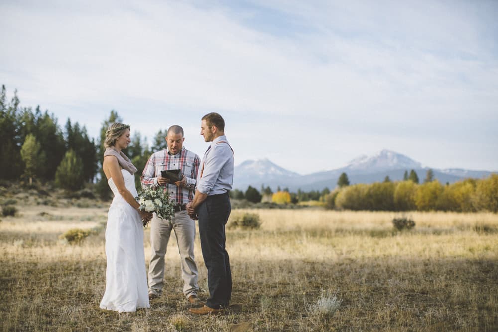 stylish mountain meadow elopement central oregon victoria carlson photography 0052