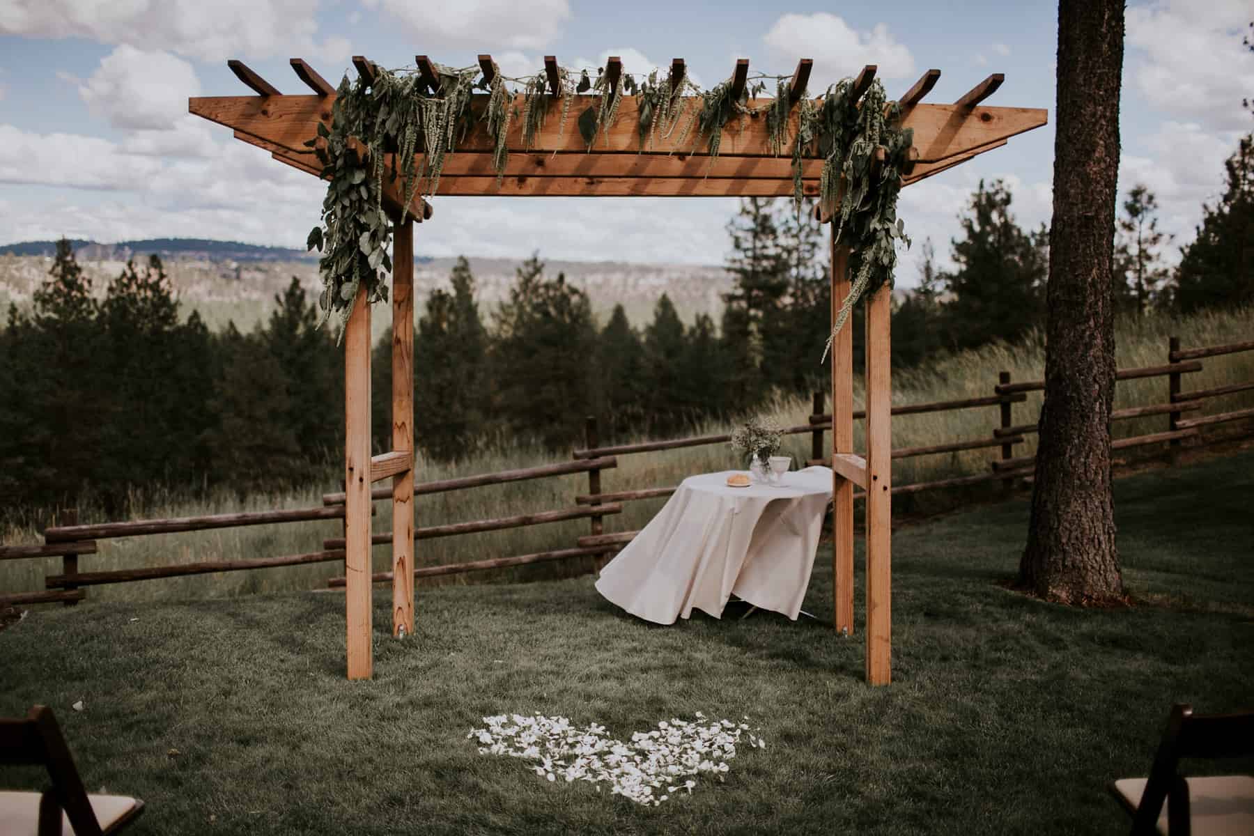 maisie-morgan-spokane-washington-pacific-northwest-backyard-wedding-00023