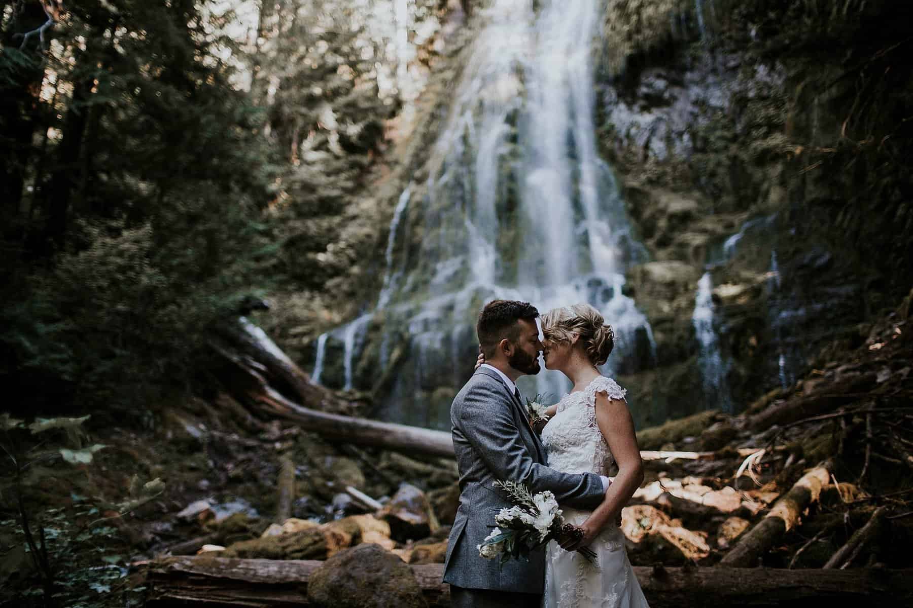 bend-central-oregon-waterfall-adventure-wedding-elopement-002