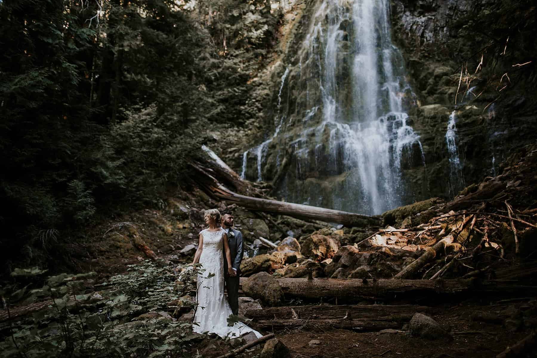 bend-central-oregon-waterfall-adventure-wedding-elopement-003
