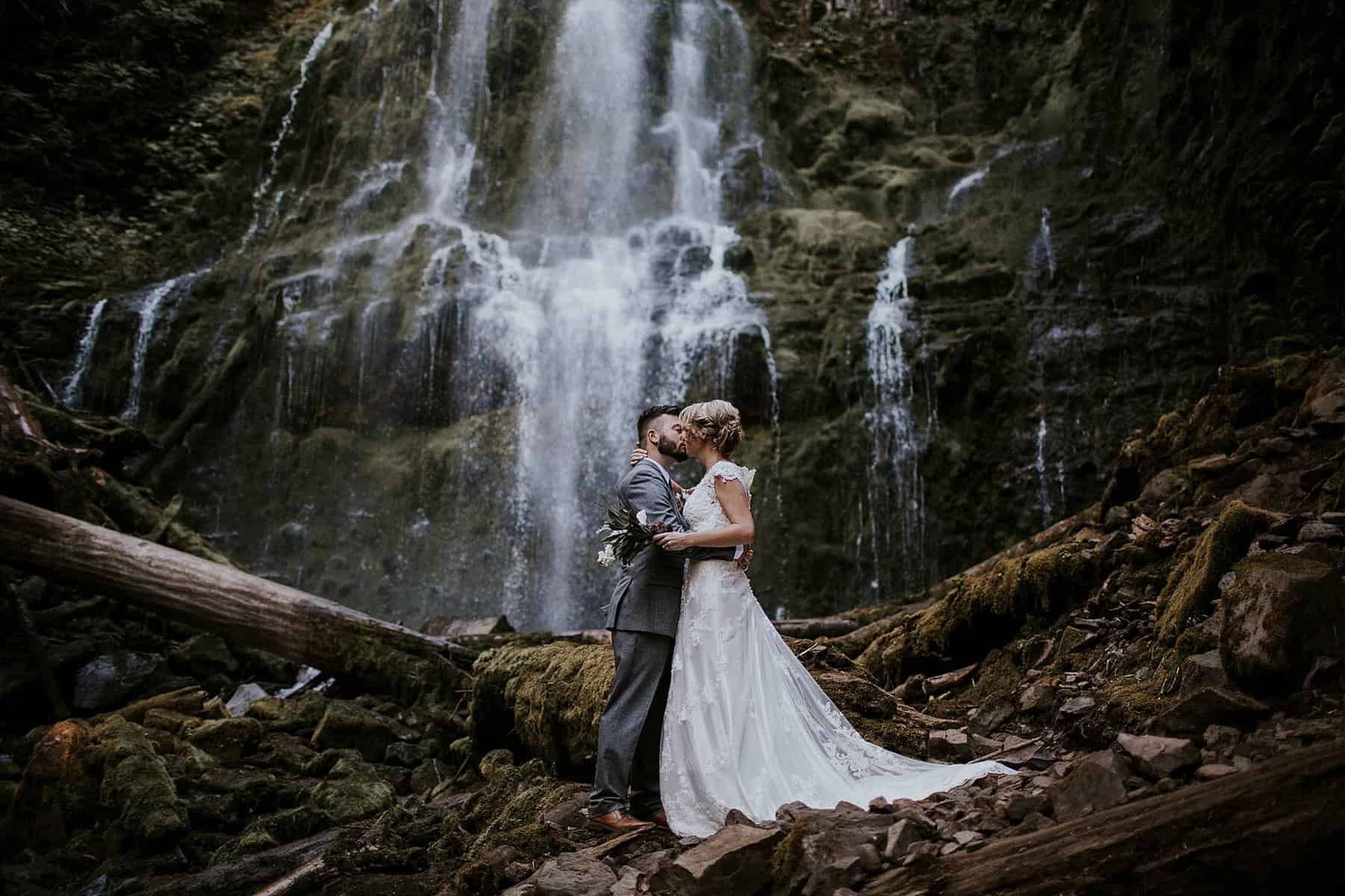 bend-central-oregon-waterfall-adventure-wedding-elopement-007