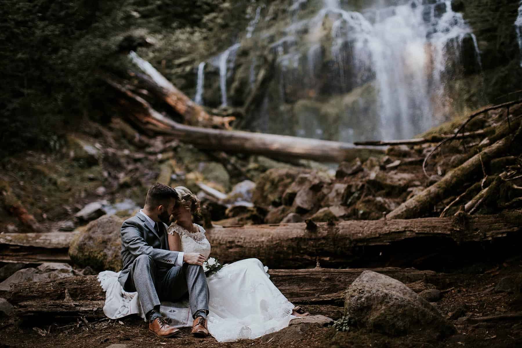 bend-central-oregon-waterfall-adventure-wedding-elopement-010